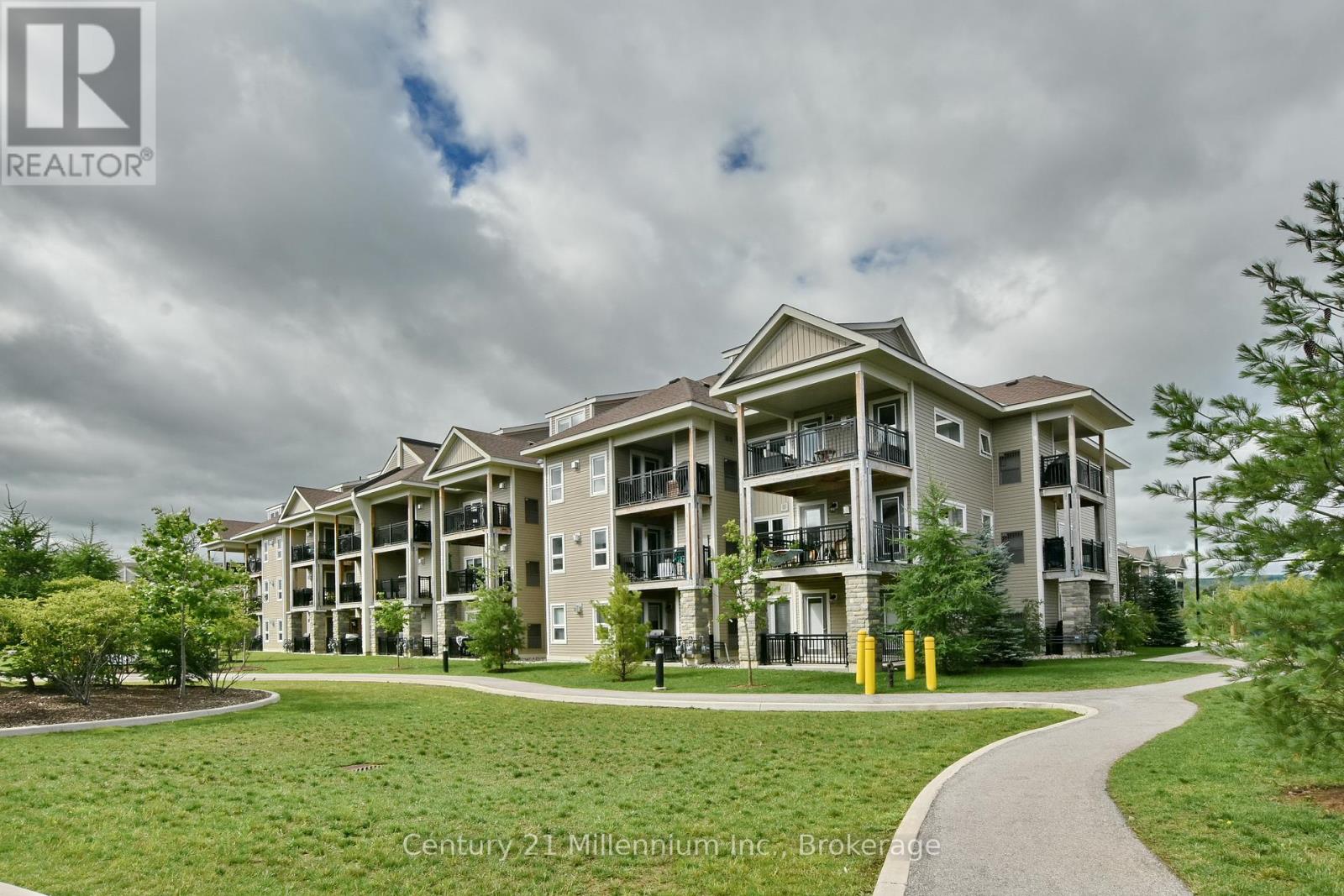 Photo 4 of 201 5 Anchorage Crescent, Collingwood ON