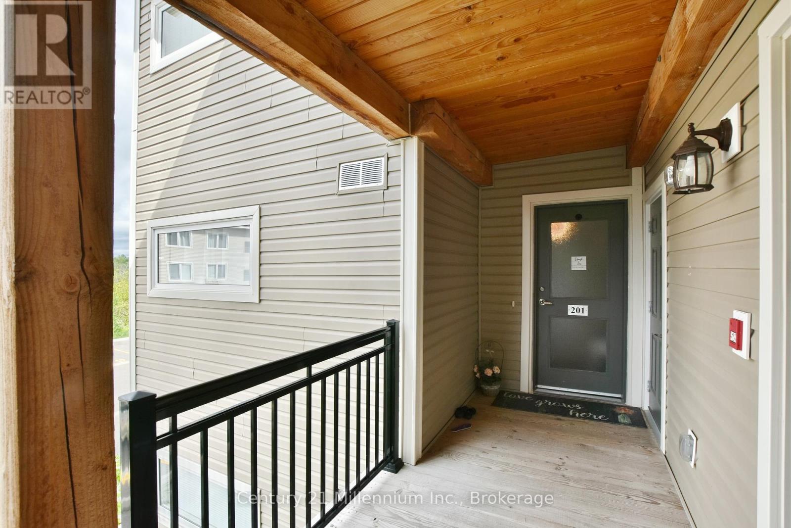 Photo 6 of 201 5 Anchorage Crescent, Collingwood ON