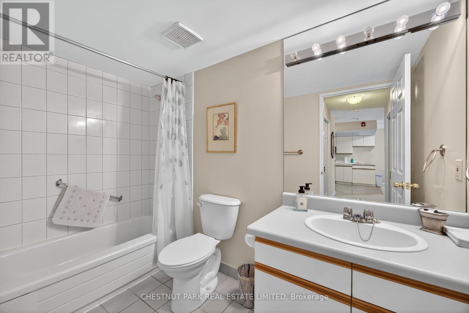 Photo 3 of 404 172 Eighth Street, Collingwood ON