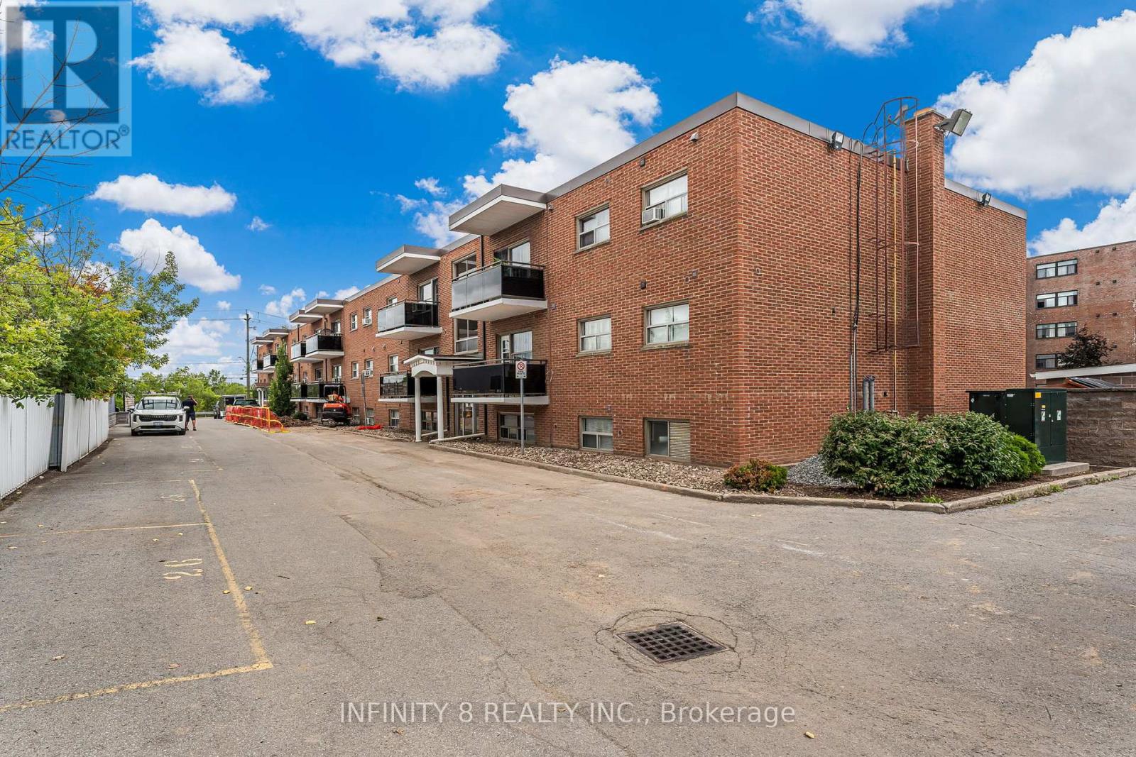 Photo 2 of 301 264 Oakdale Avenue, St Catharines ON