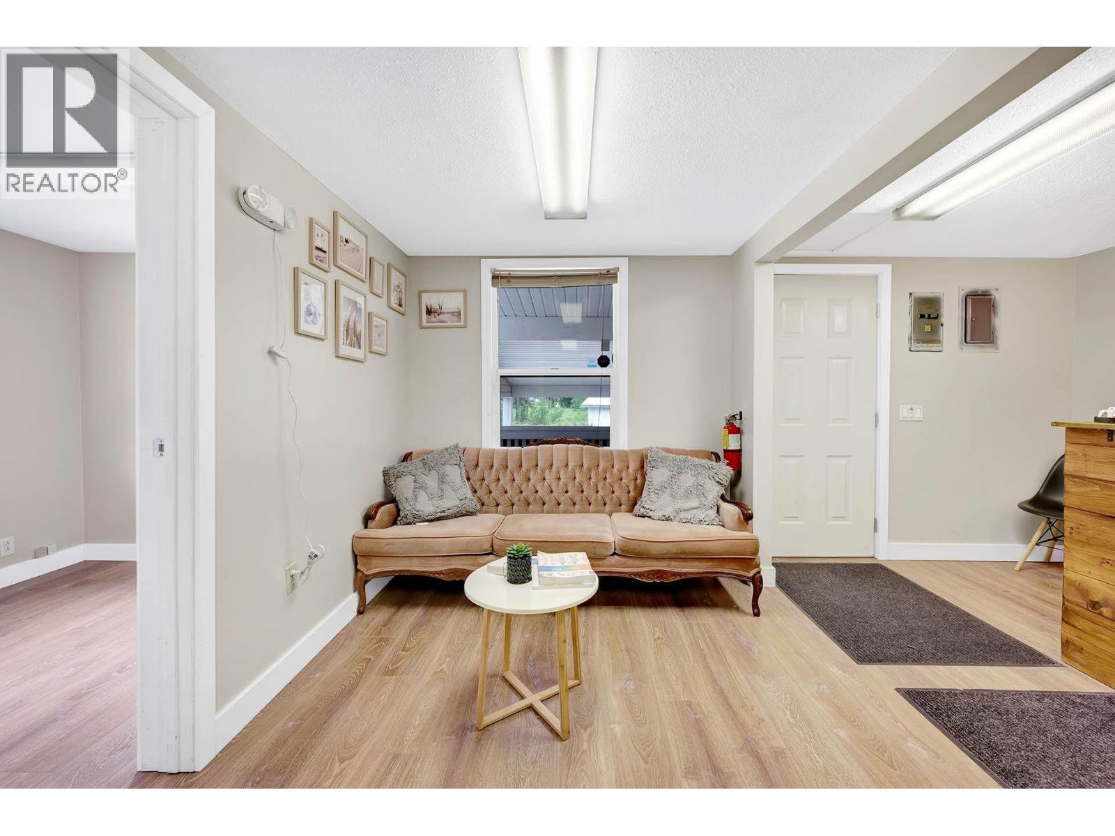 32 OLD N THOMPSON  E HIGHWAY - 6