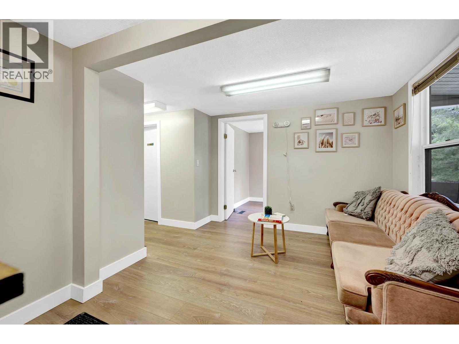 32 OLD N THOMPSON  E HIGHWAY - 7