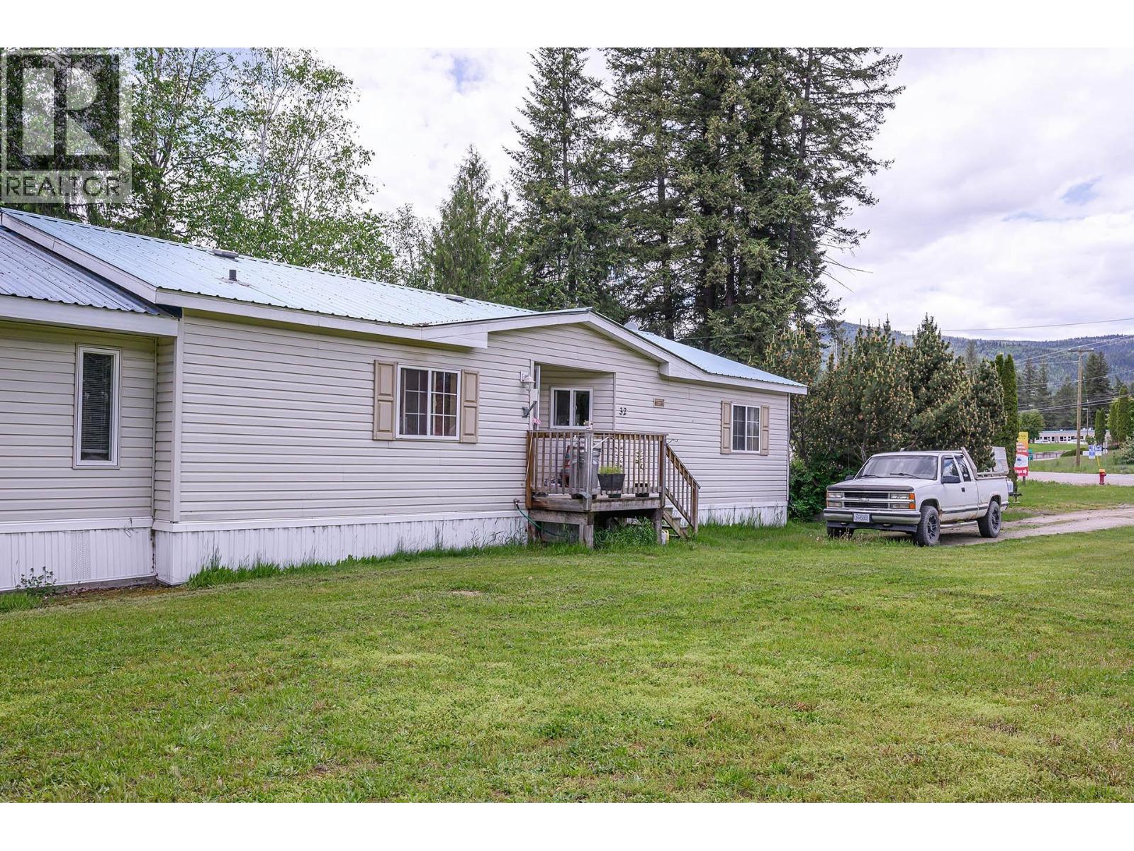 32 OLD N THOMPSON  E HIGHWAY - 14