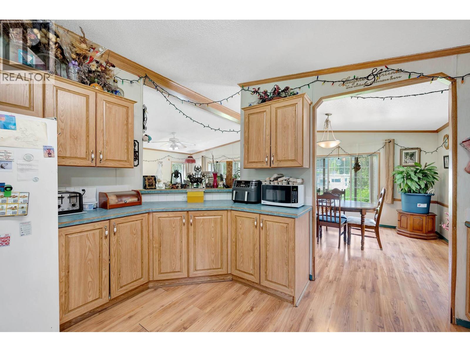 32 OLD N THOMPSON  E HIGHWAY - 20