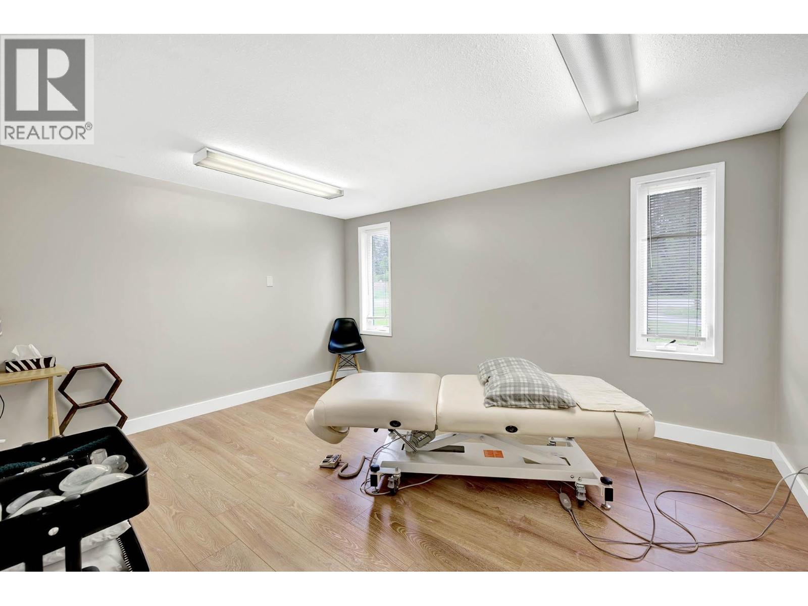 32 OLD N THOMPSON  E HIGHWAY - 9