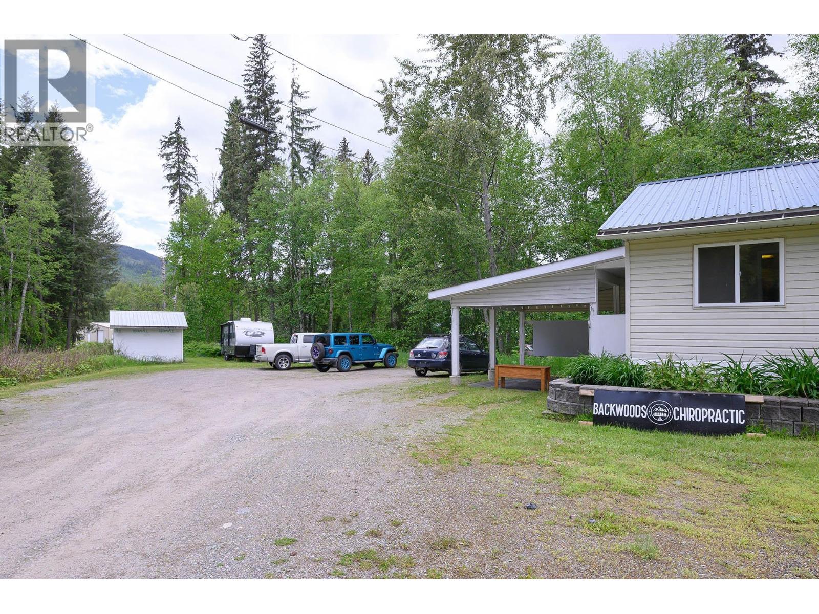 32 OLD N THOMPSON  E HIGHWAY - 35