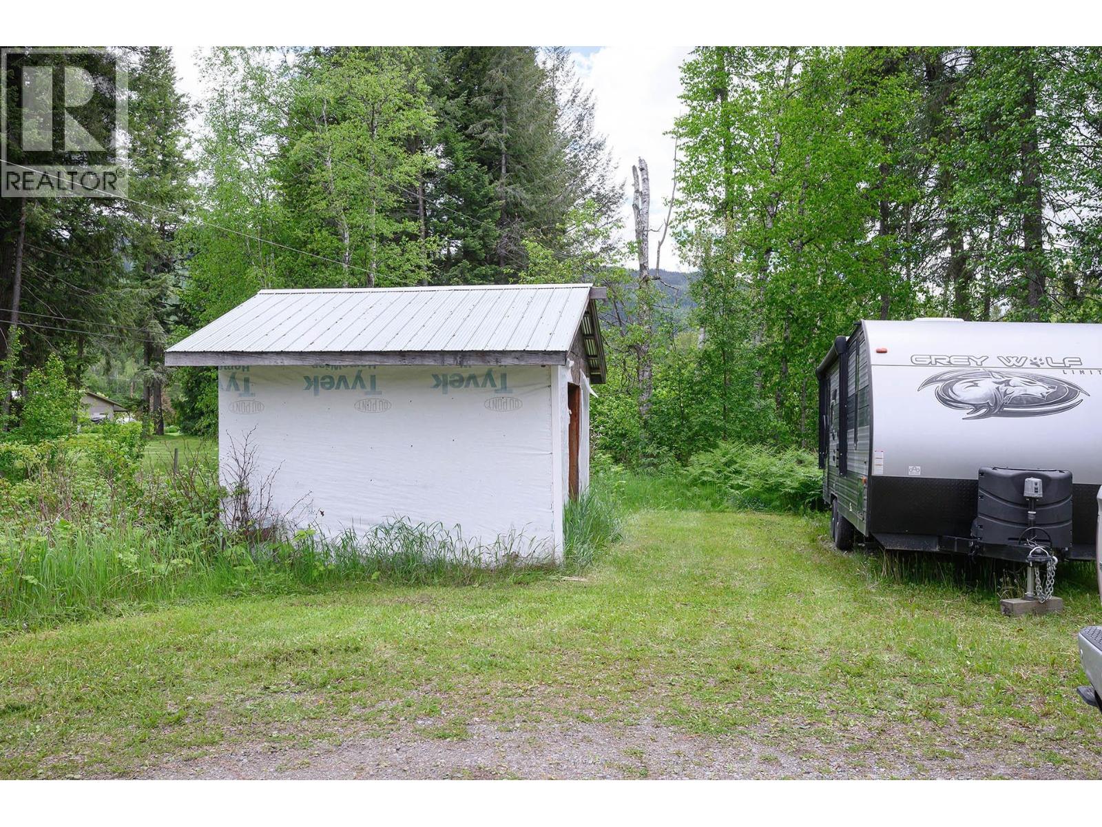 32 OLD N THOMPSON  E HIGHWAY - 42