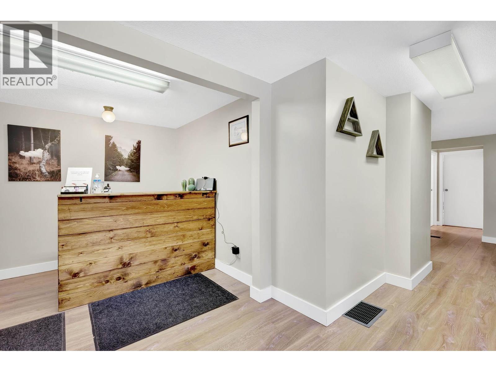 32 OLD N THOMPSON  E HIGHWAY - 8