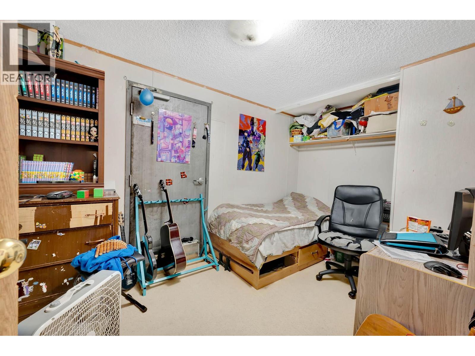 32 OLD N THOMPSON  E HIGHWAY - 33