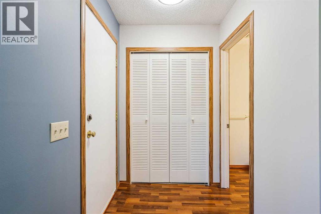 Single Family House for Sale in   Oakmoor Drive SW Palliser Calgary 