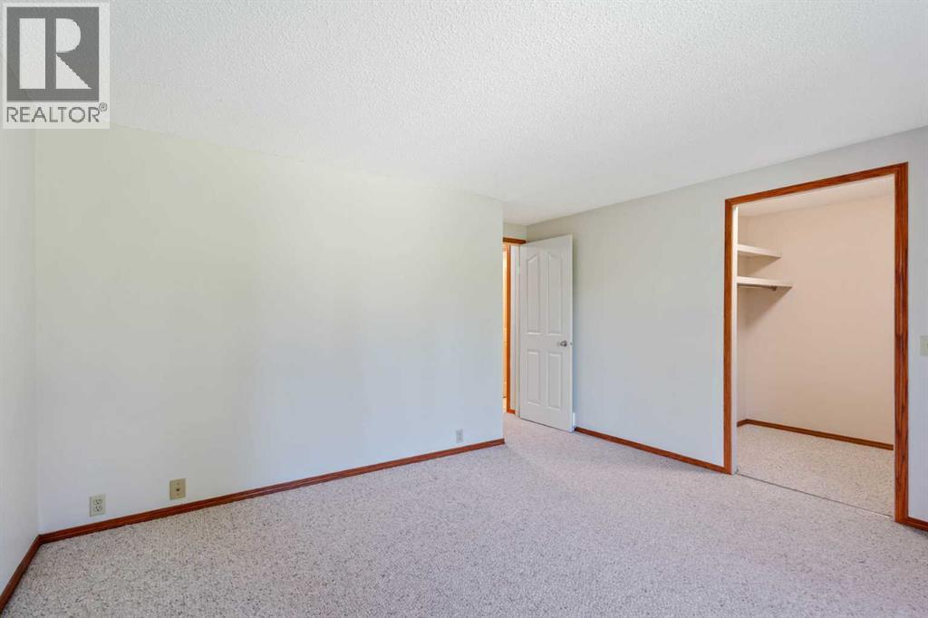 Single Family House for Sale in   Oakmoor Drive SW Palliser Calgary 