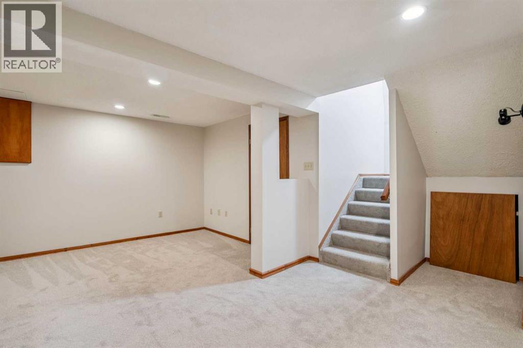 Single Family House for Sale in   Oakmoor Drive SW Palliser Calgary 