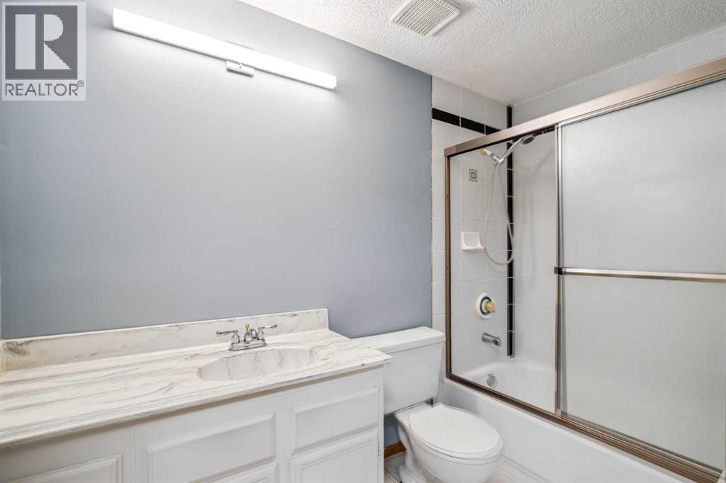 Single Family House for Sale in   Oakmoor Drive SW Palliser Calgary 