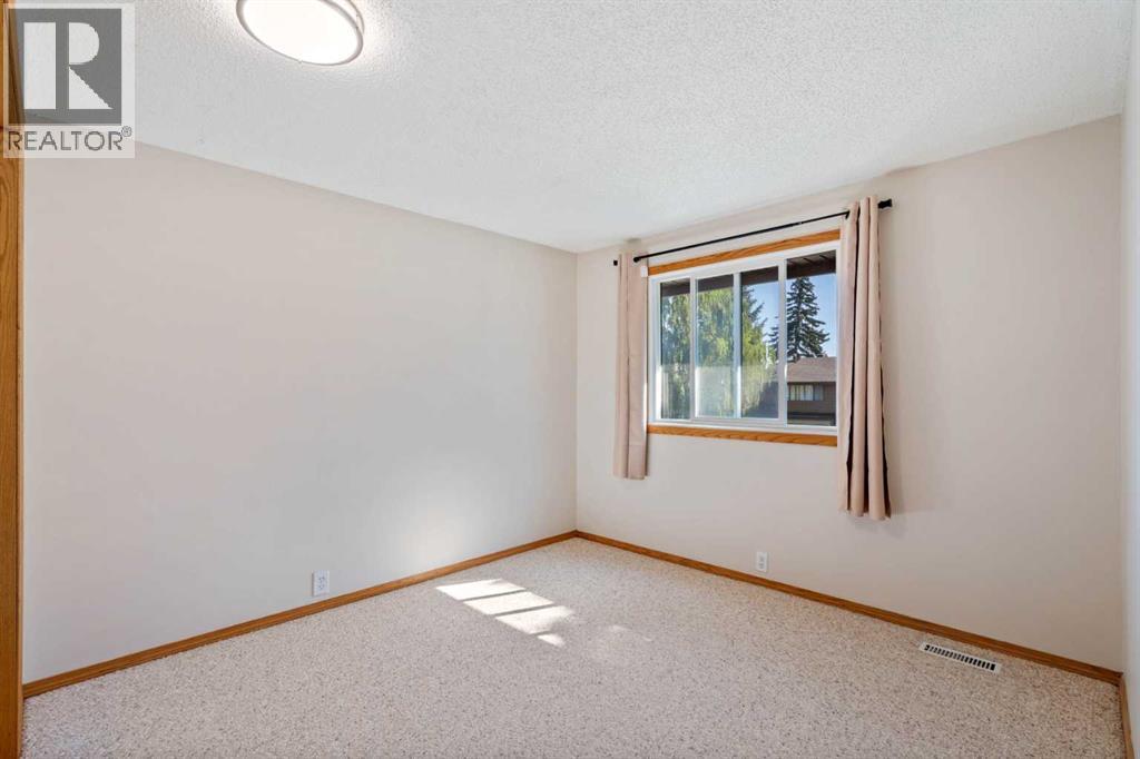 Single Family House for Sale in   Oakmoor Drive SW Palliser Calgary 