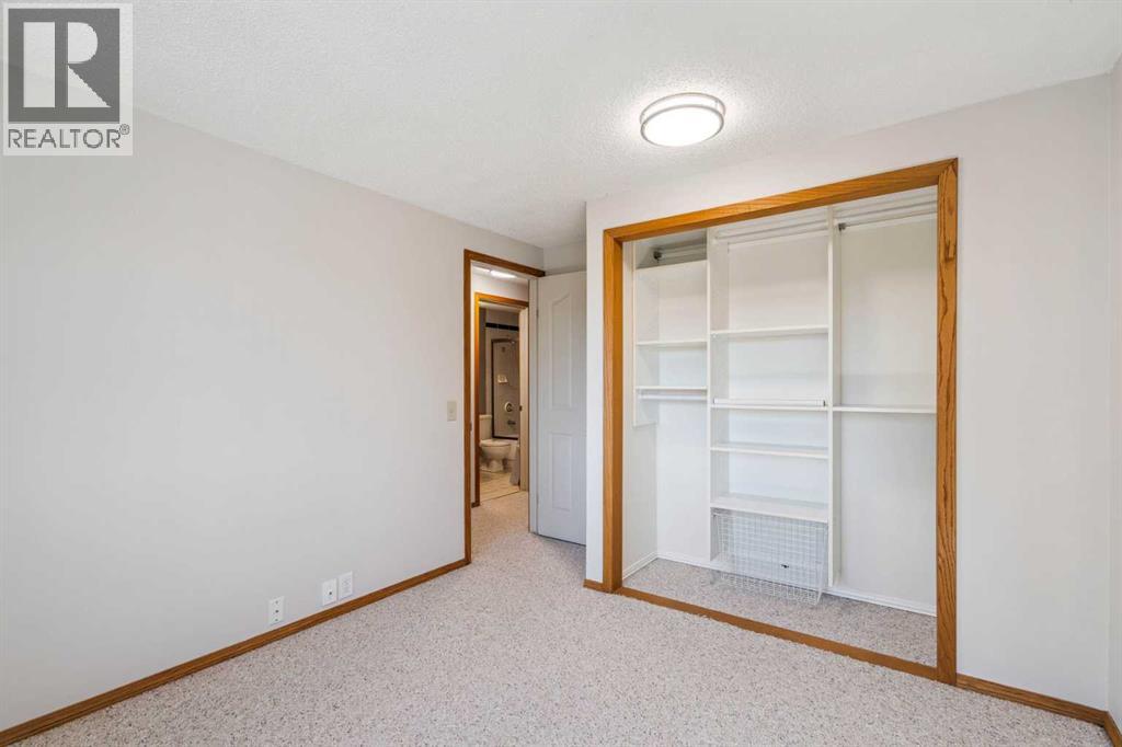 Single Family House for Sale in   Oakmoor Drive SW Palliser Calgary 