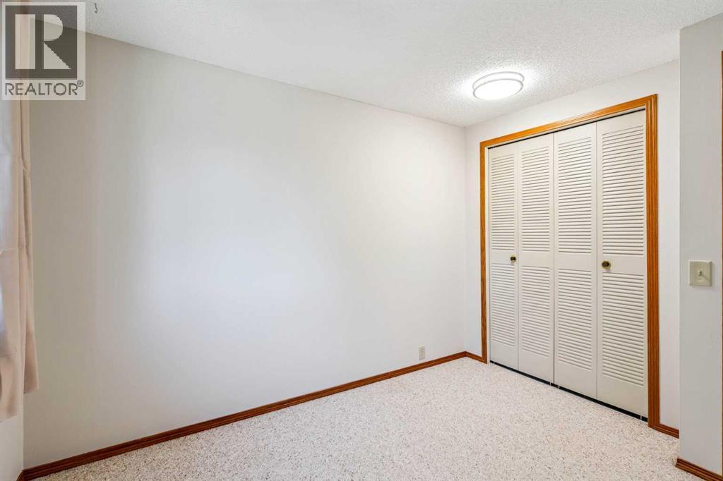 Single Family House for Sale in   Oakmoor Drive SW Palliser Calgary 