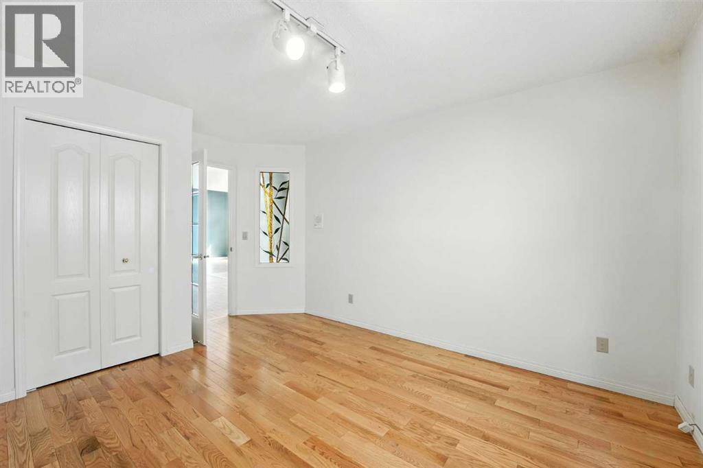 Single Family House for Sale in  Varsity Ridge Terrace NW Varsity Calgary 