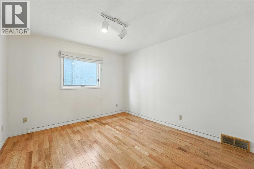 Single Family House for Sale in  Varsity Ridge Terrace NW Varsity Calgary 