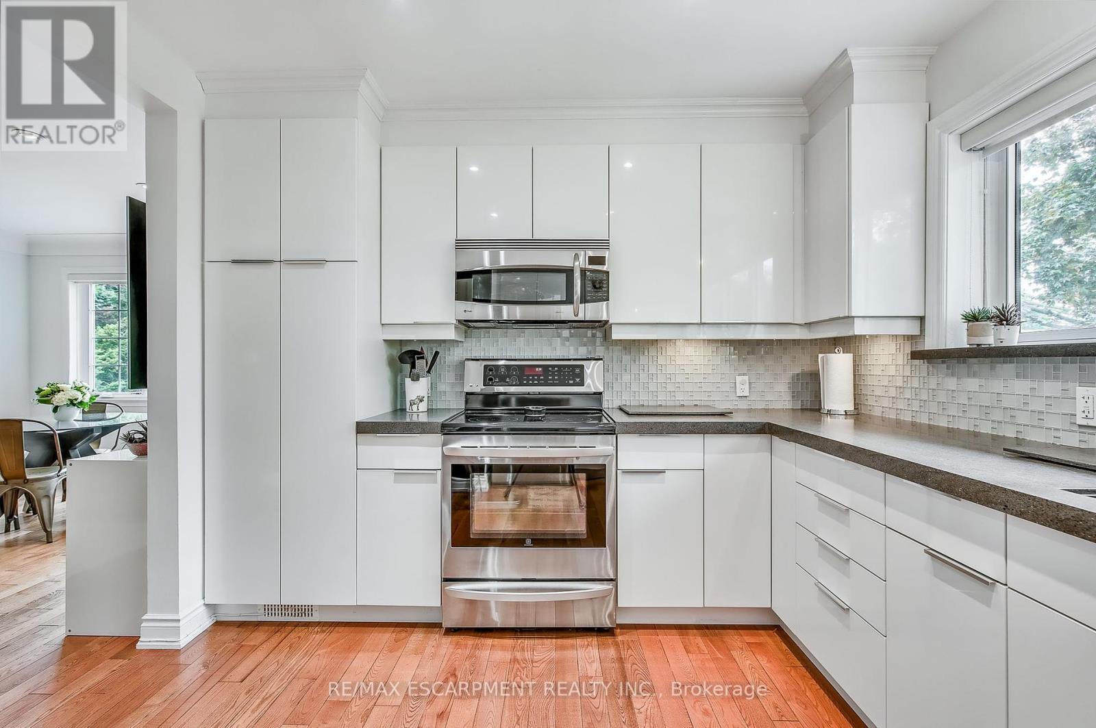 Photo 10 of 2217 Ghent Avenue, Burlington ON