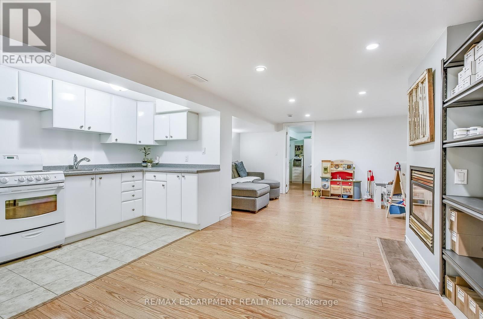 Photo 21 of 2217 Ghent Avenue, Burlington ON