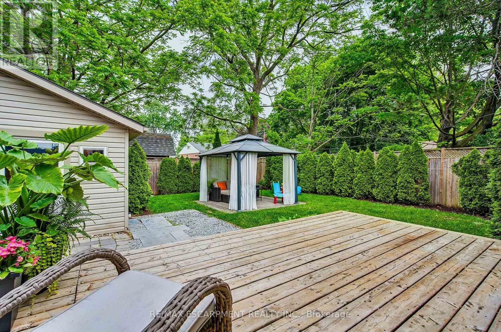 Photo 37 of 2217 Ghent Avenue, Burlington ON