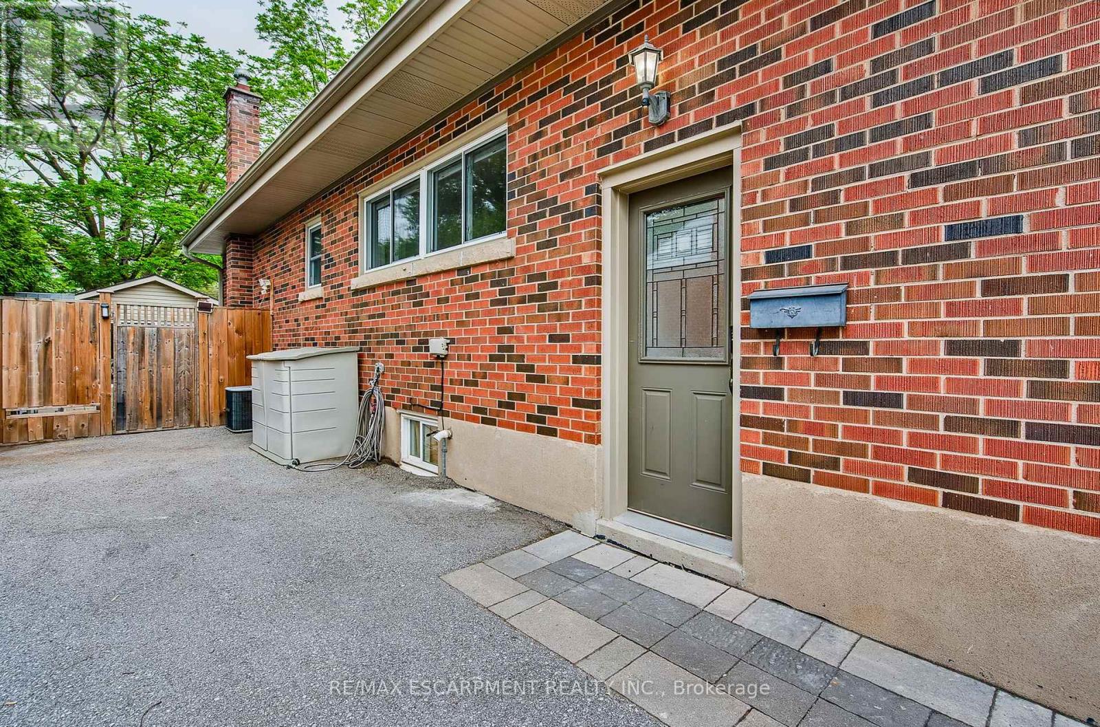 Photo 38 of 2217 Ghent Avenue, Burlington ON