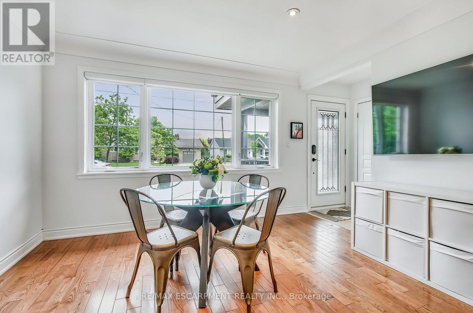 Photo 4 of 2217 Ghent Avenue, Burlington ON