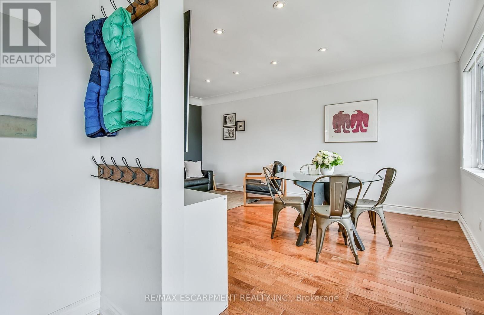 Photo 5 of 2217 Ghent Avenue, Burlington ON