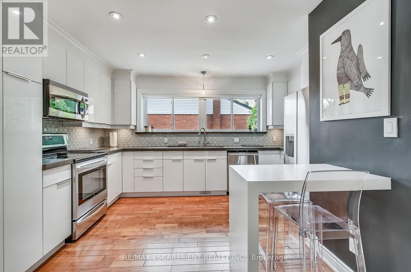 Photo 8 of 2217 Ghent Avenue, Burlington ON