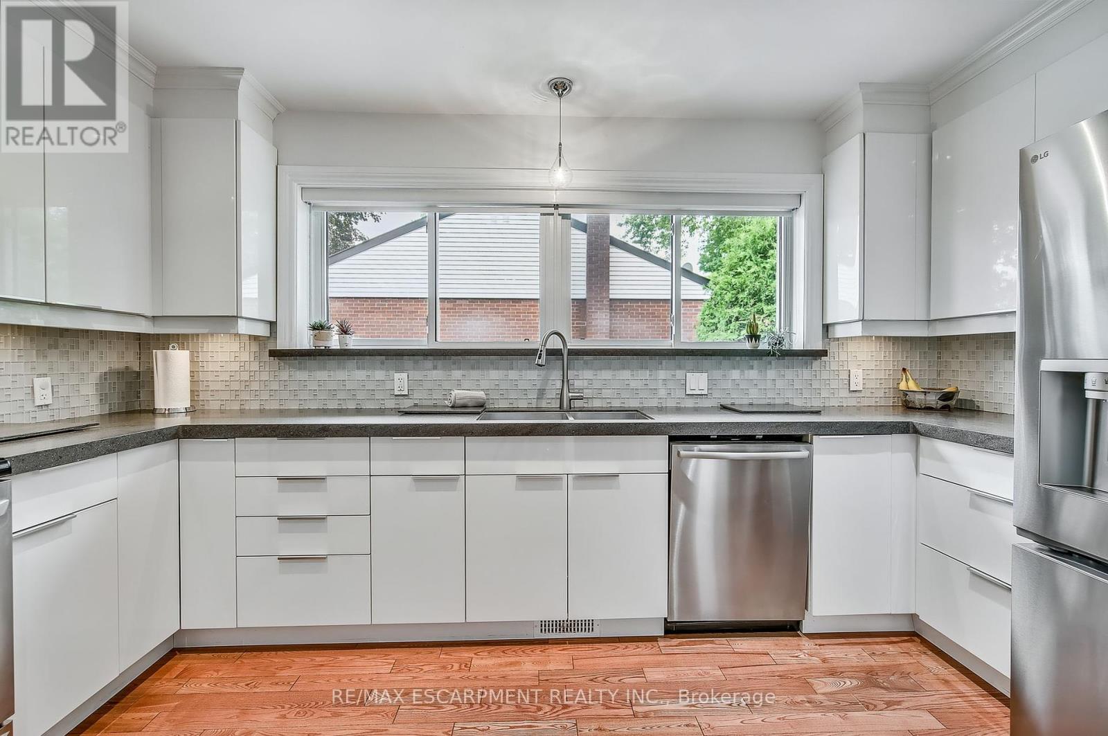Photo 9 of 2217 Ghent Avenue, Burlington ON