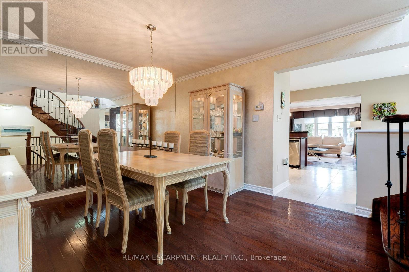 Photo 14 of 40 2511 Boros Road, Burlington ON