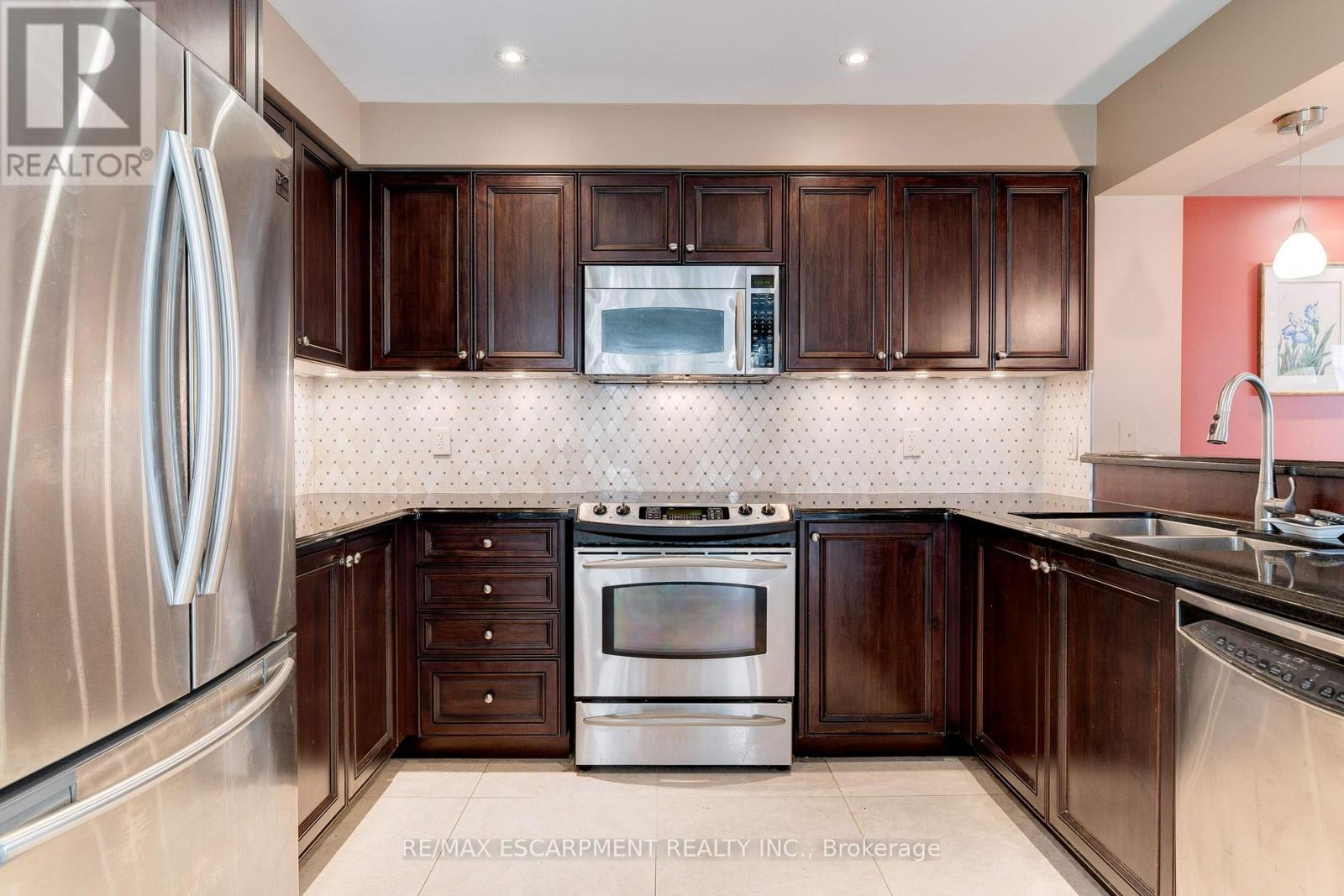 Photo 16 of 40 2511 Boros Road, Burlington ON