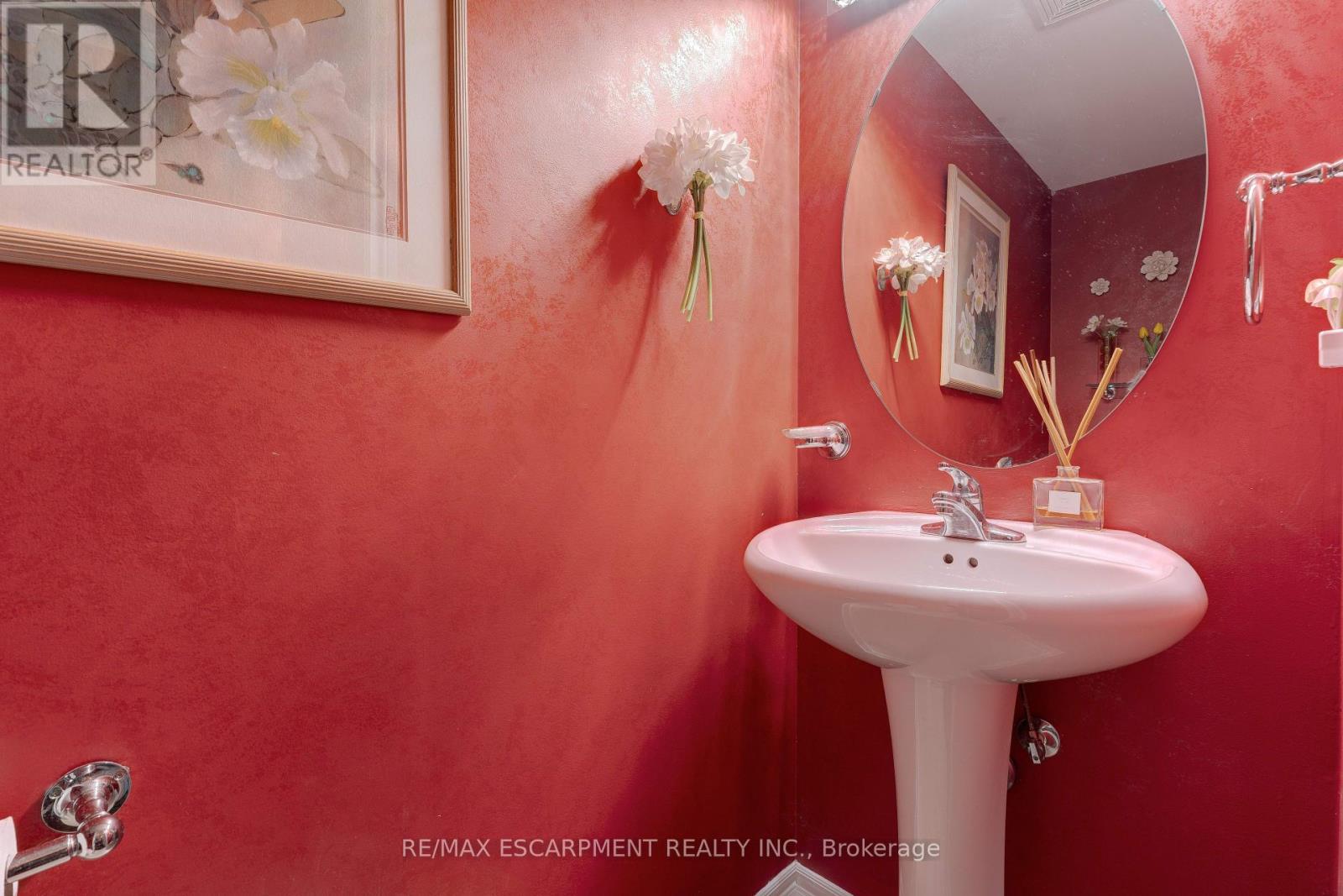 Photo 20 of 40 2511 Boros Road, Burlington ON