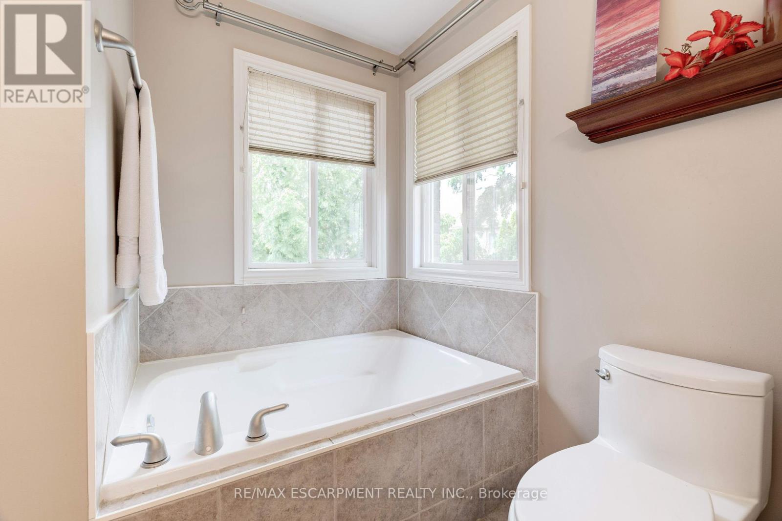 Photo 25 of 40 2511 Boros Road, Burlington ON