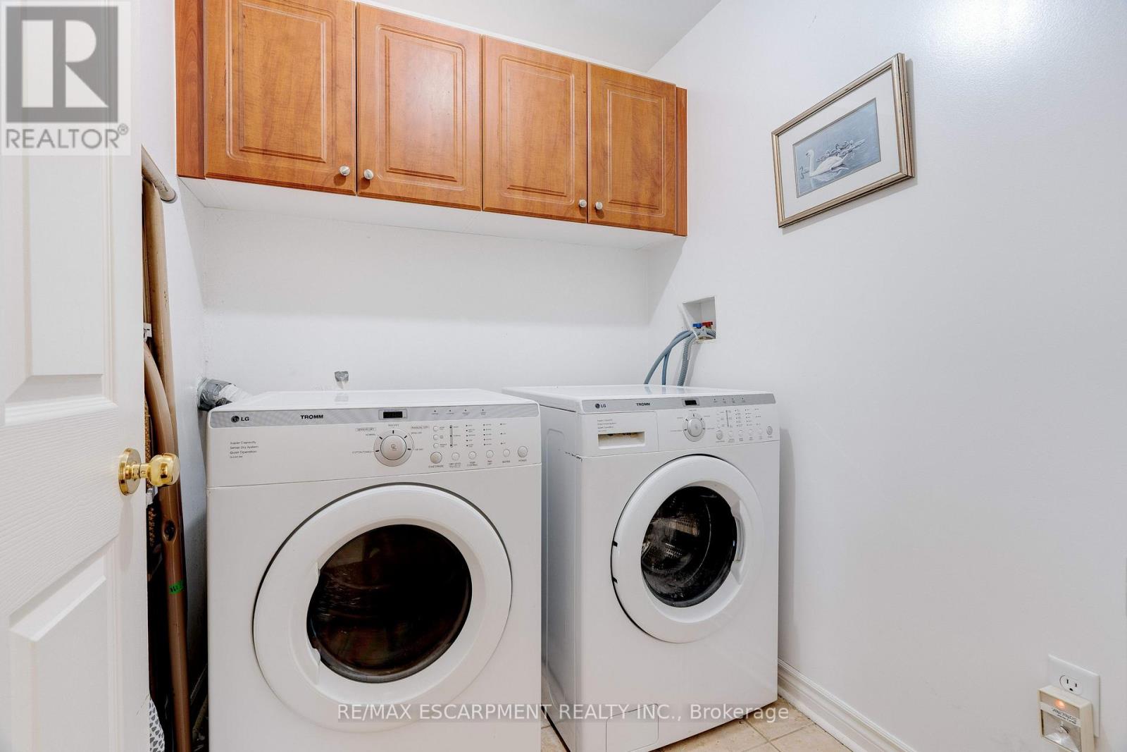 Photo 33 of 40 2511 Boros Road, Burlington ON