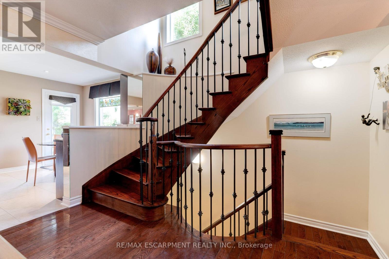 Photo 8 of 40 2511 Boros Road, Burlington ON