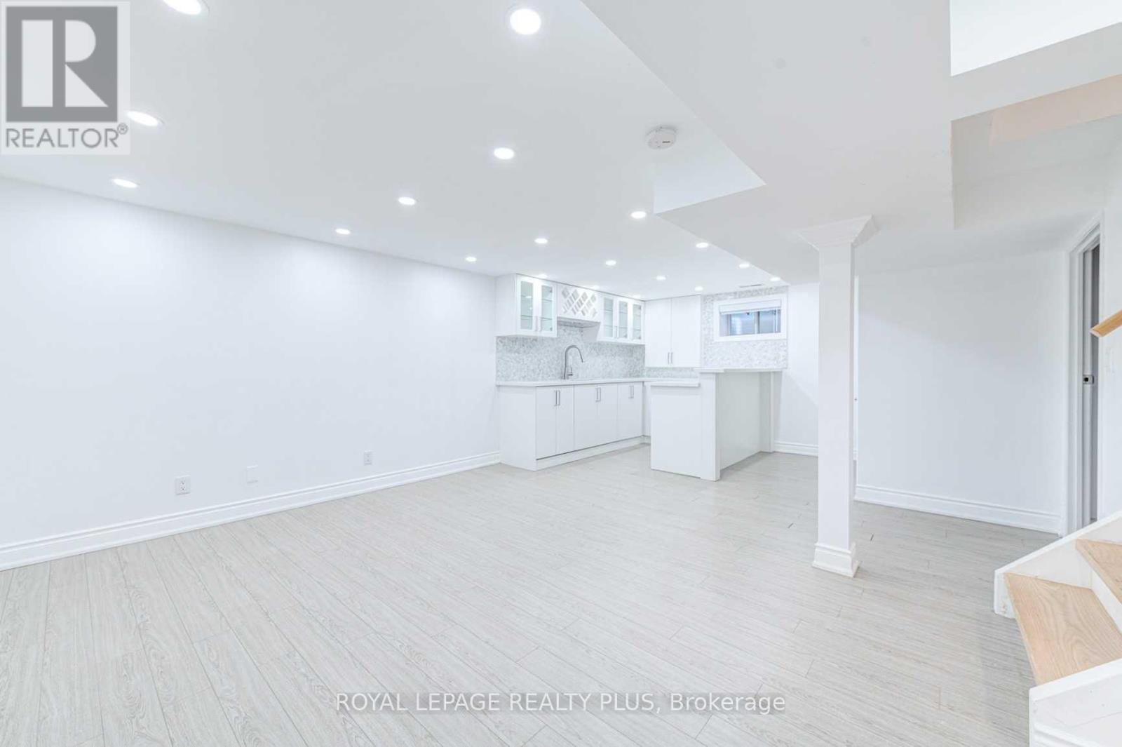 Photo 21 of 428 Samford Place, Oakville ON