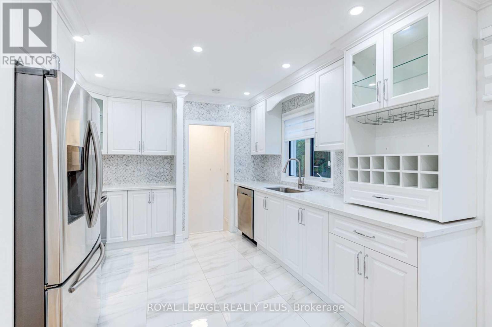 Photo 7 of 428 Samford Place, Oakville ON