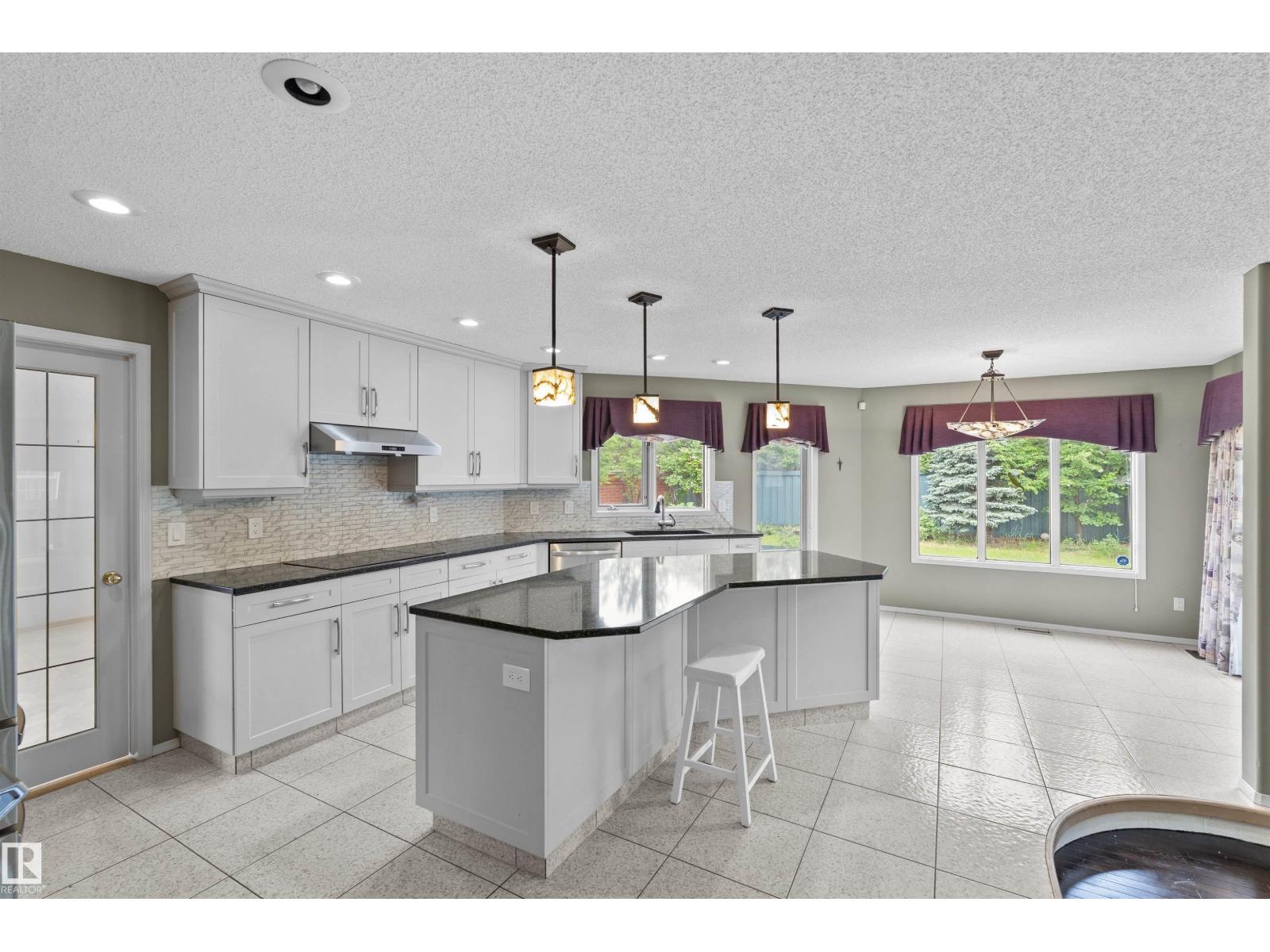 Photo 10 of 1095 Falconer Rd Nw, Edmonton AB