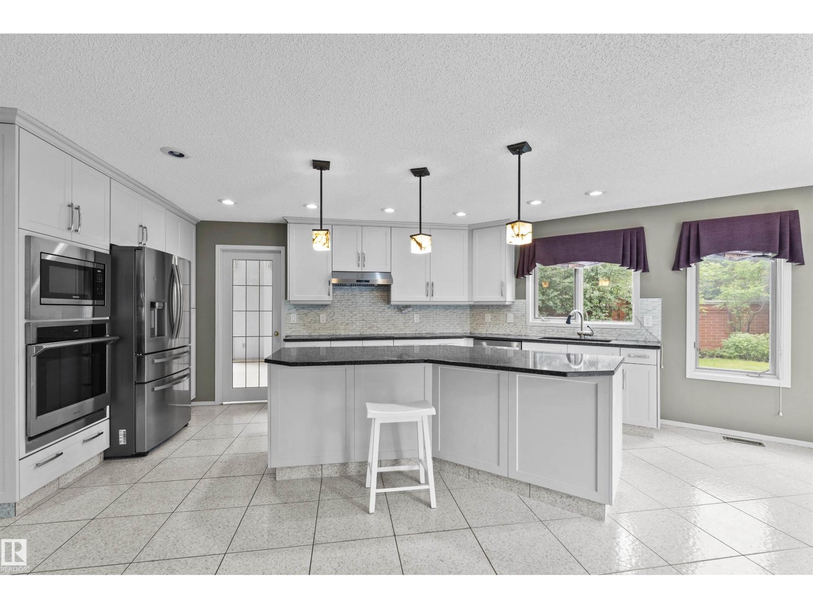 Photo 11 of 1095 Falconer Rd Nw, Edmonton AB