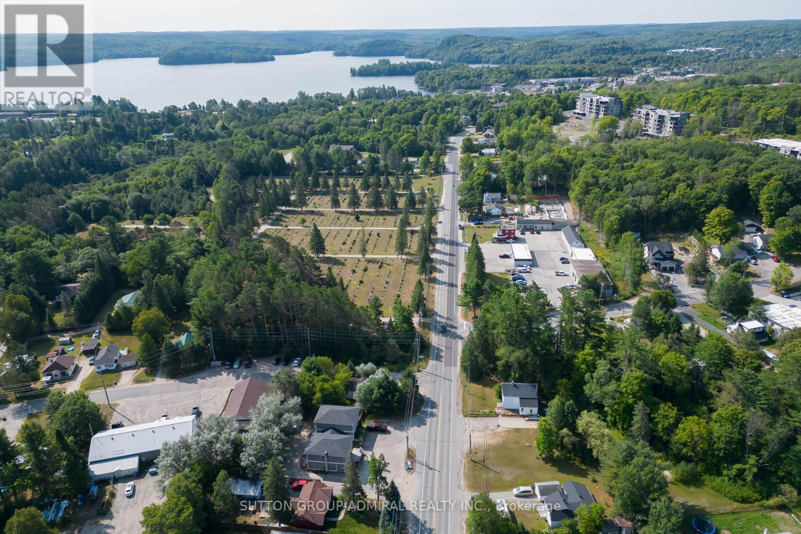 Photo 10 of 3 538 Muskoka Road N, Huntsville ON