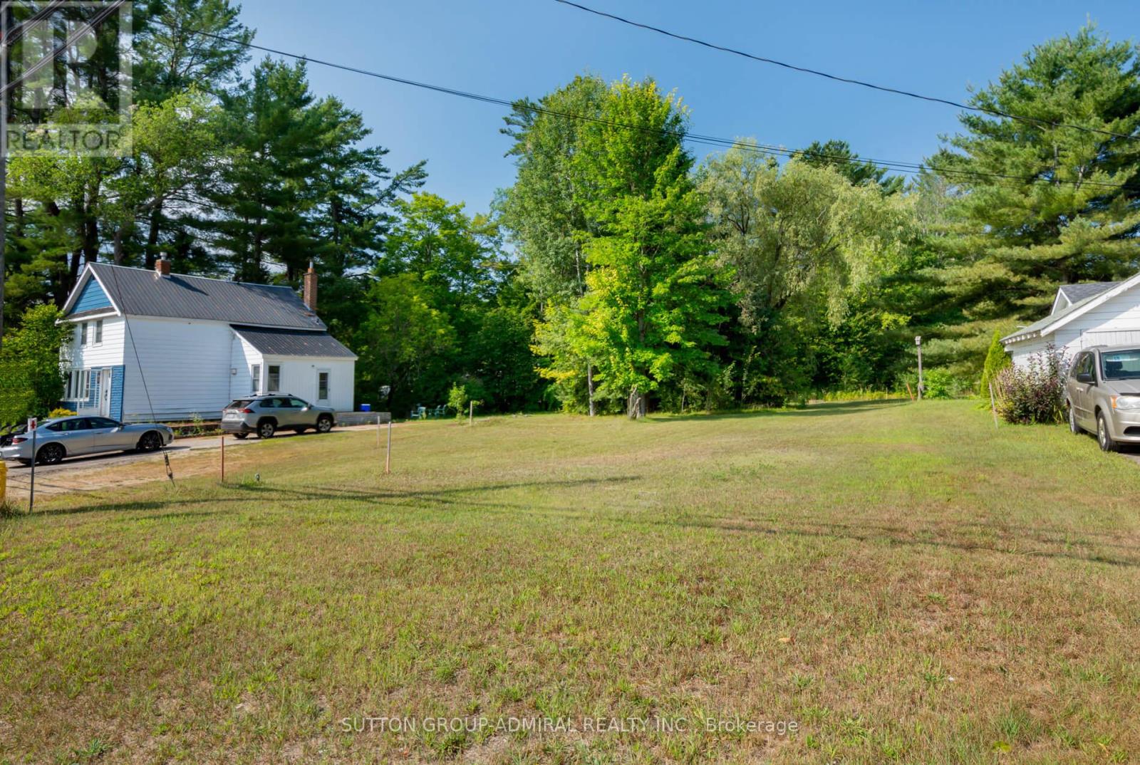Photo 12 of 3 538 Muskoka Road N, Huntsville ON