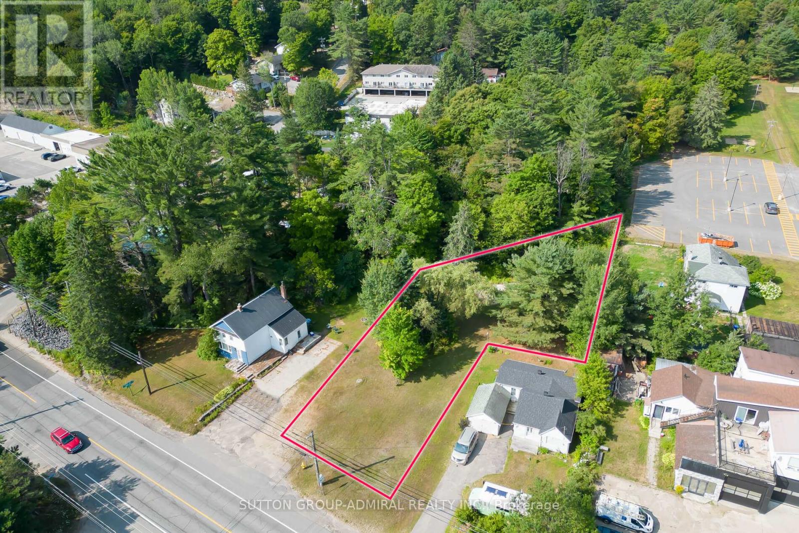 Photo 16 of 3 538 Muskoka Road N, Huntsville ON