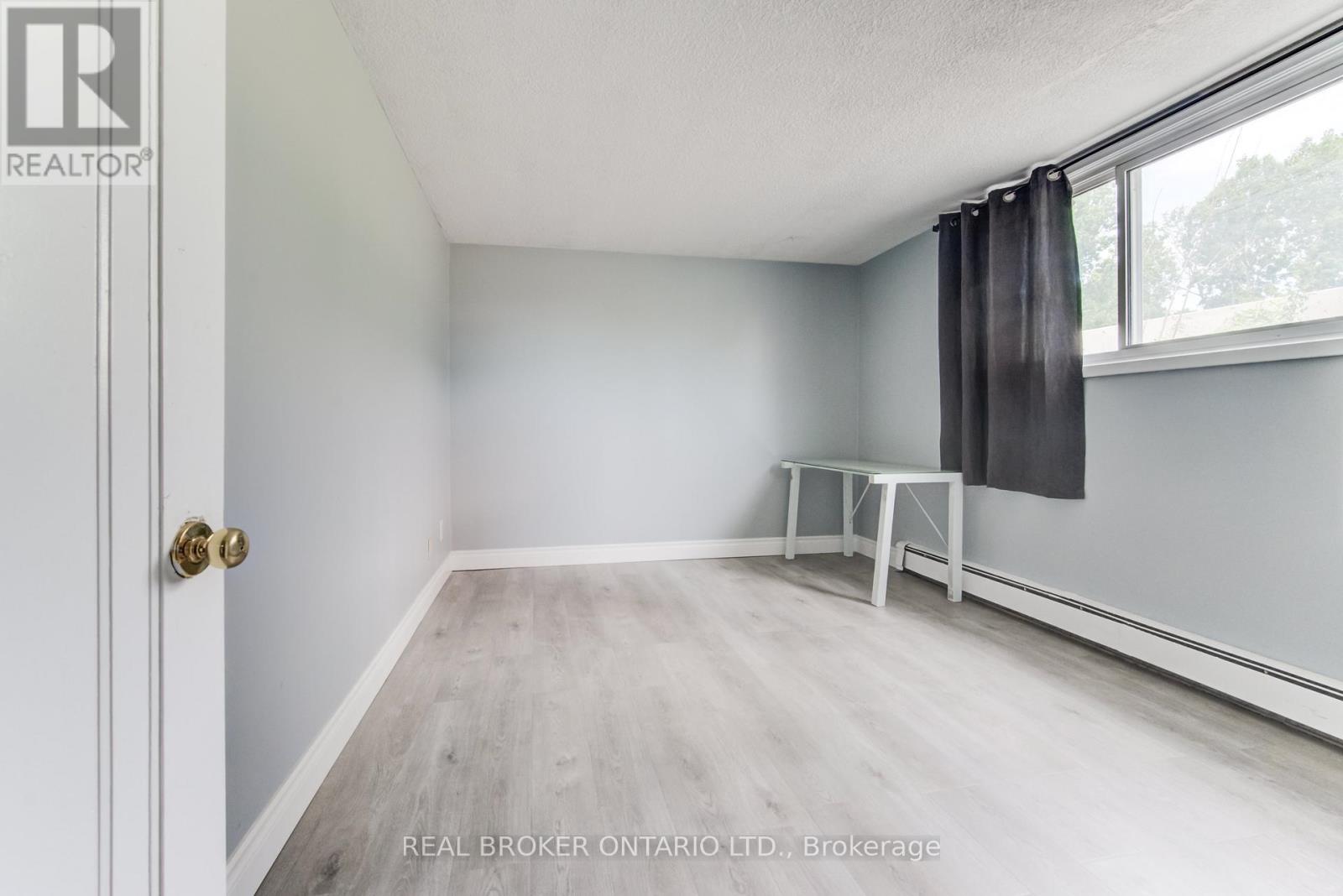 Photo 12 of 1 318 Erb Street, Waterloo ON