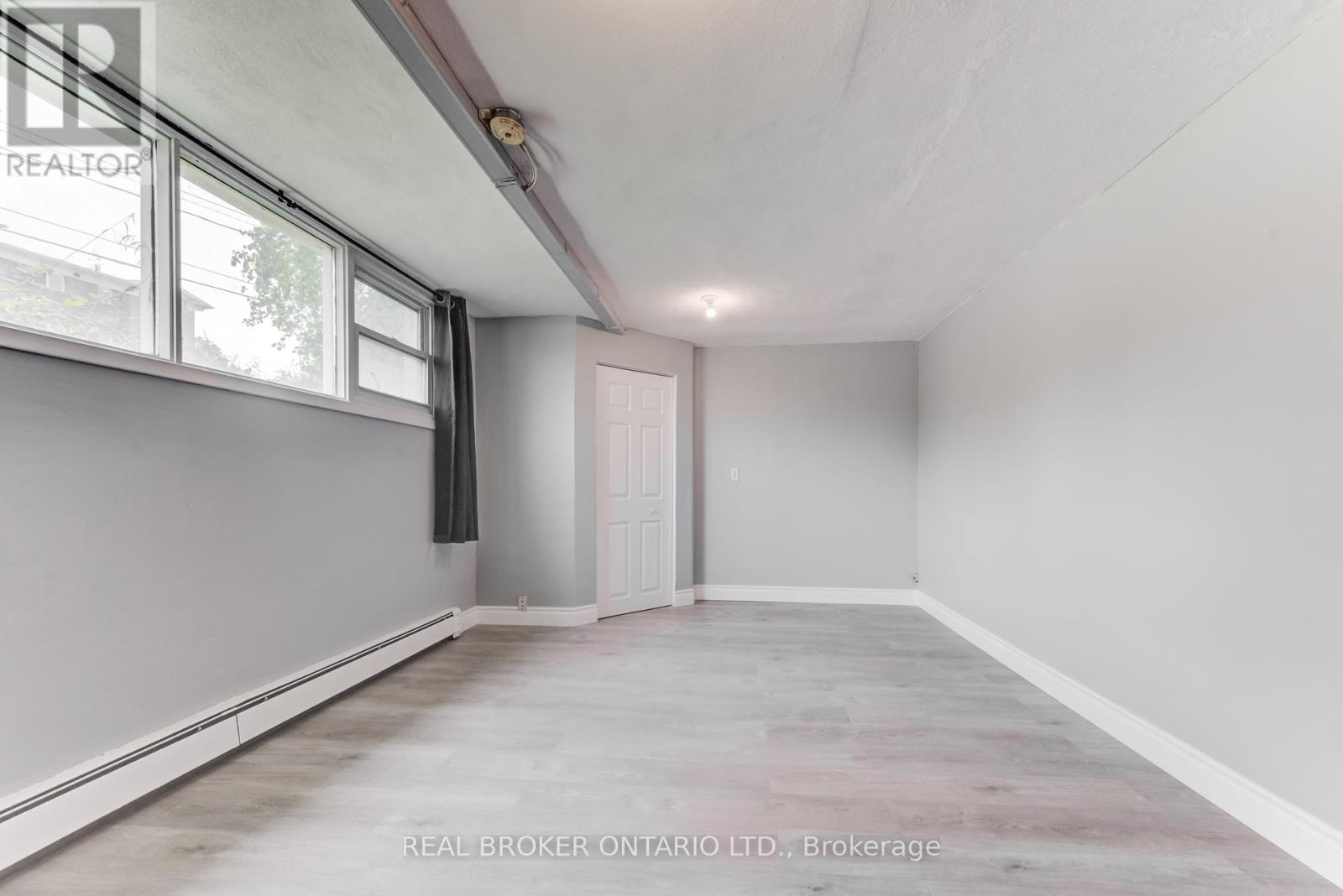 Photo 3 of 1 318 Erb Street, Waterloo ON