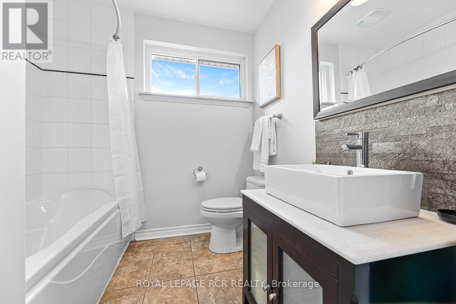 Photo 17 of 7 Annapearl Court, Toronto ON