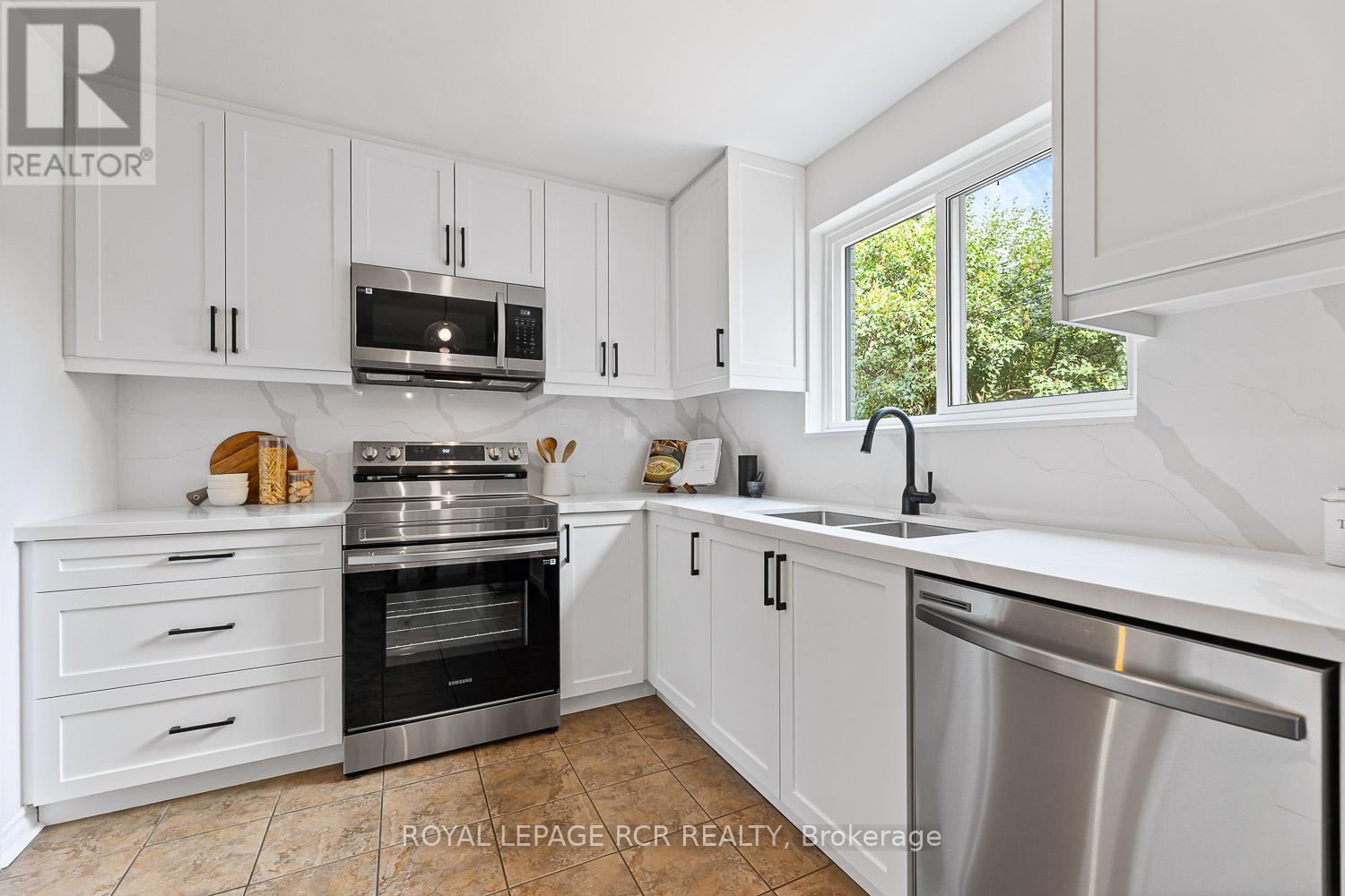 Photo 12 of 7 Annapearl Court, Toronto ON