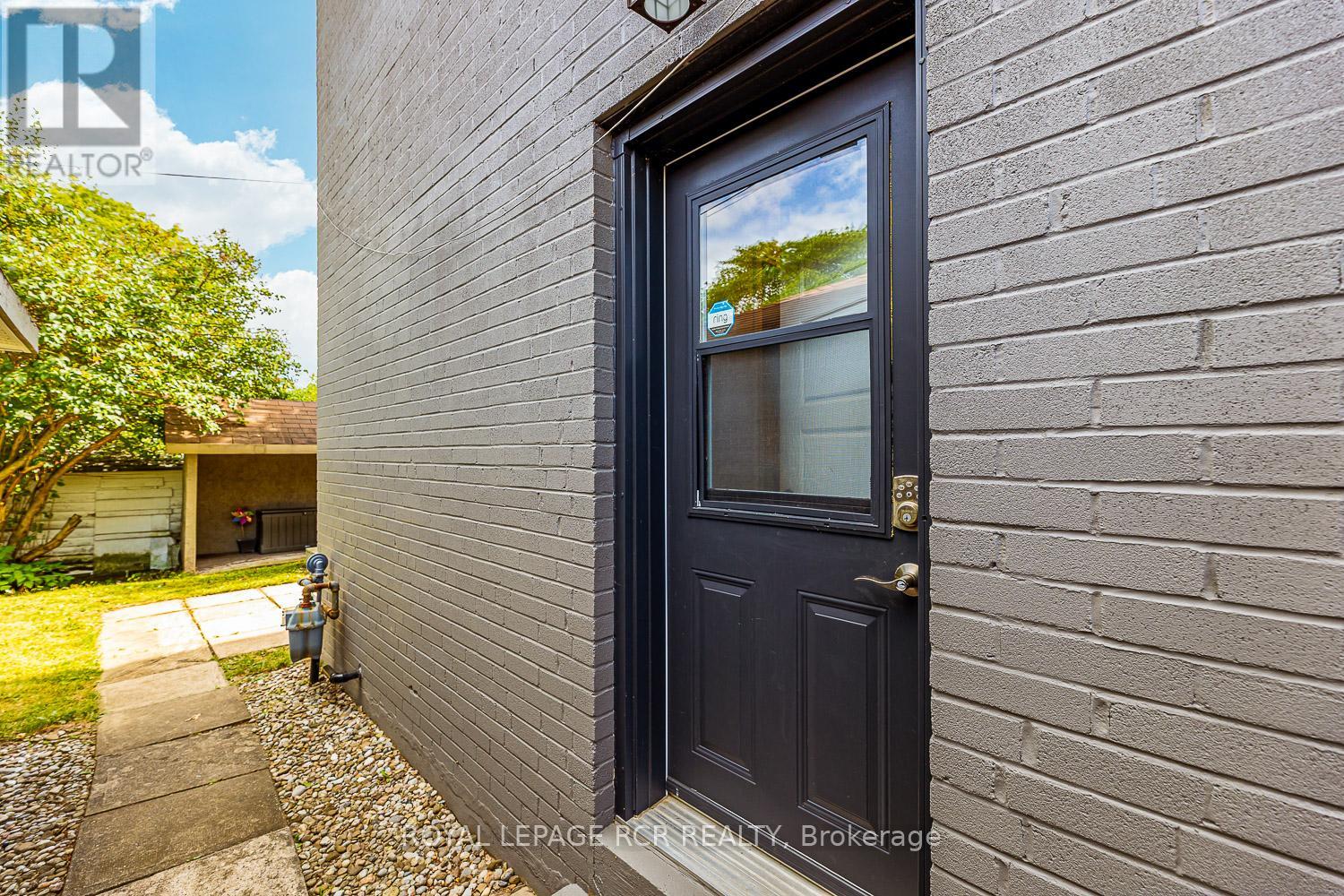 Photo 32 of 7 Annapearl Court, Toronto ON