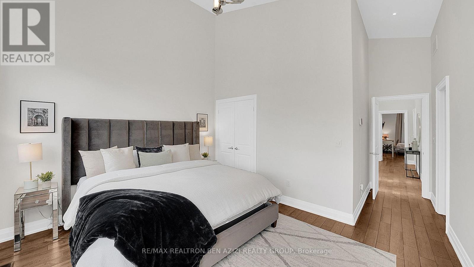 Photo 11 of 1070 Briar Hill Avenue, Toronto ON