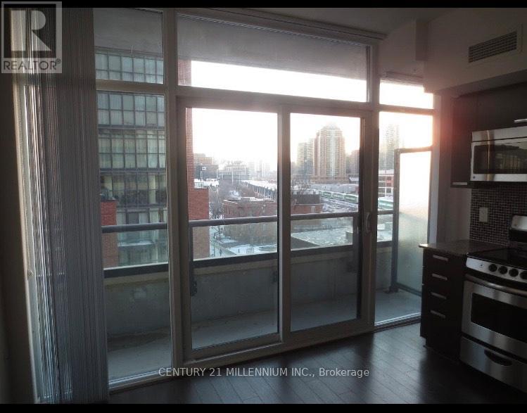 Photo 8 of 622 E 36 Lisgar Street, Toronto ON
